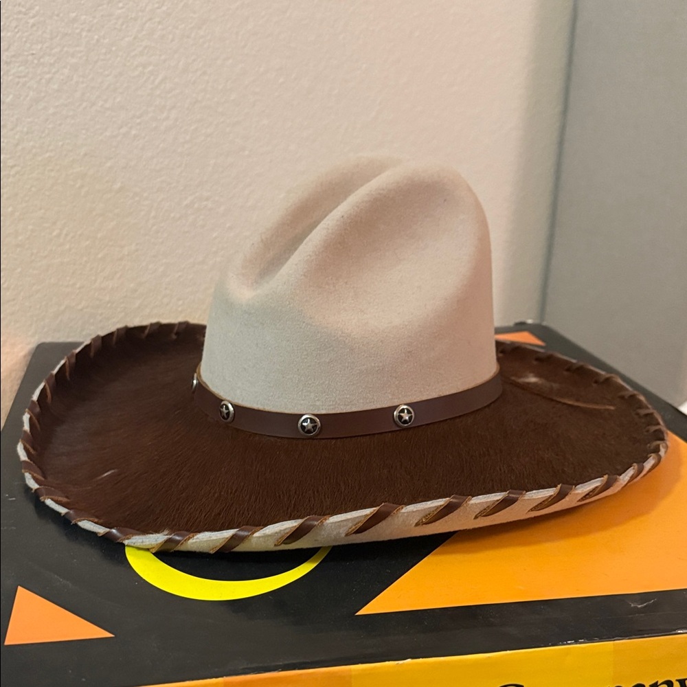 Two-Tone Western Hat with Star Accents